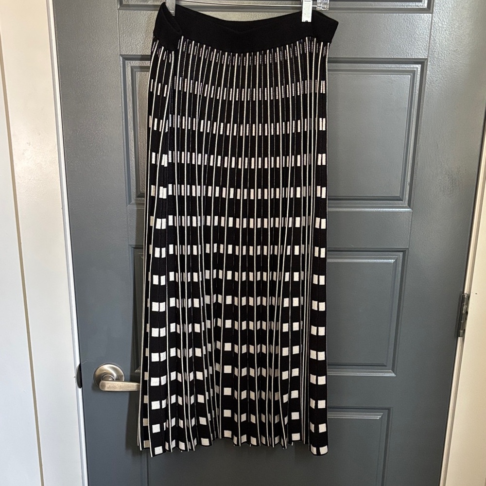 Elegant Black and White Pleated Skirt